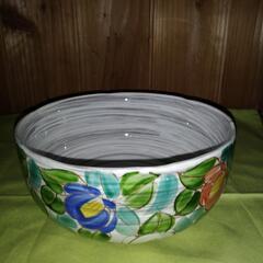 e.椿の模様の深鉢