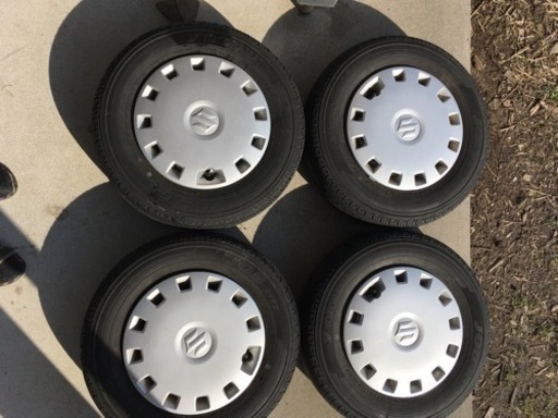 軽トラ・軽バン用　夏タイヤ4本　ホイールキャップ付き