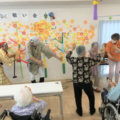 【入社祝金有！】無資格、未経験OK！定員25名の一般型デイサービスでの介護職のお仕事です！の画像