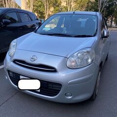 日産マーチ銀色 2011