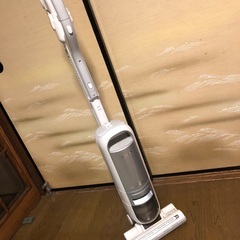 シャープ　ほうき型掃除機