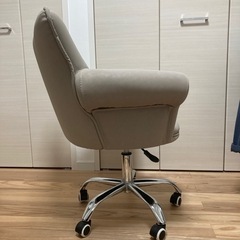 グレーのおしゃれチェアの画像