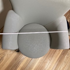 グレーのおしゃれチェアの画像
