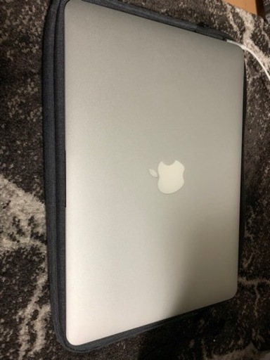 ノートパソコンMacBook Air  13.3インチ　４GB