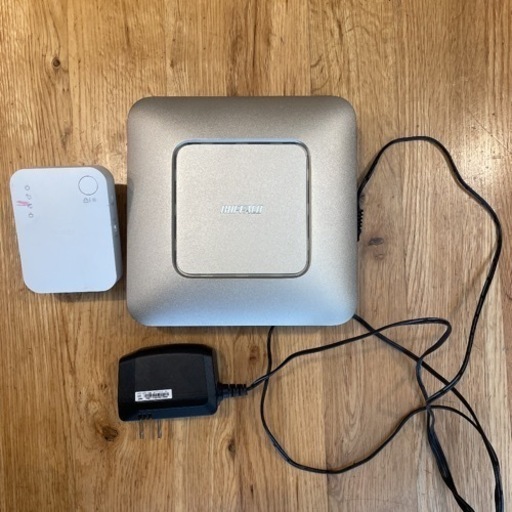 wi-fiルーター　BUFFALO WSR-2533DHP-CG、中継機WEX-733DHP