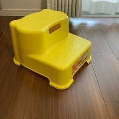 お立ち台　洗面所、トイレ、お手伝いなどに