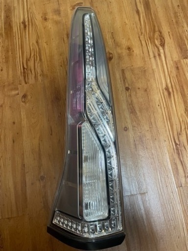 日産　セレナ　C26後期　左テールランプ