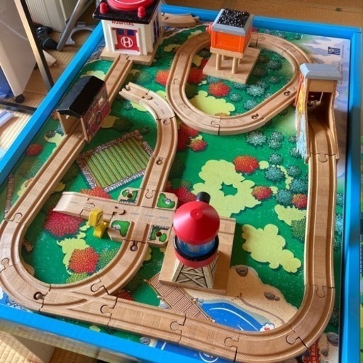 トーマス木製おもちゃと机