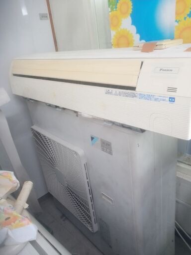 ダイキン4 トン エアコン動力三相200V別館に置いてます30畳用です