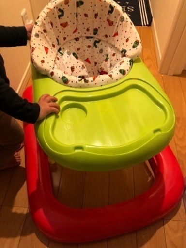 はらぺこあおむし　歩行器