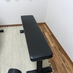 リーディングエッジ　フラットベンチ　筋トレ　ダンベル