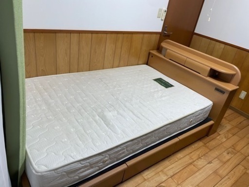 セミダブルベッド