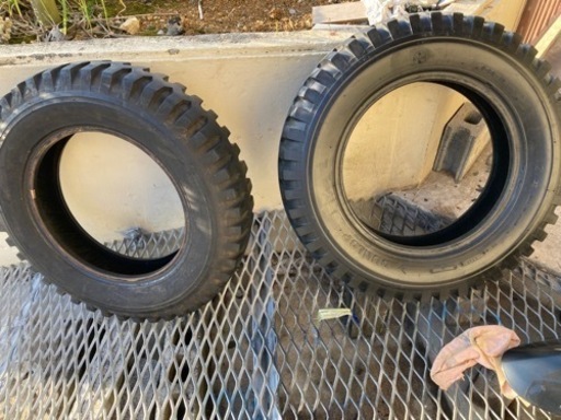DUNLOP 6.00/16下駄タイヤ、タイヤの2本のみ。　バリ山ひび割れ無しイボ有り。