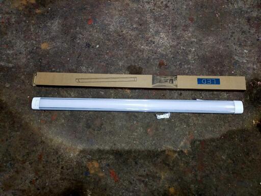 LED蛍光灯　85v-265v 50w 小幅