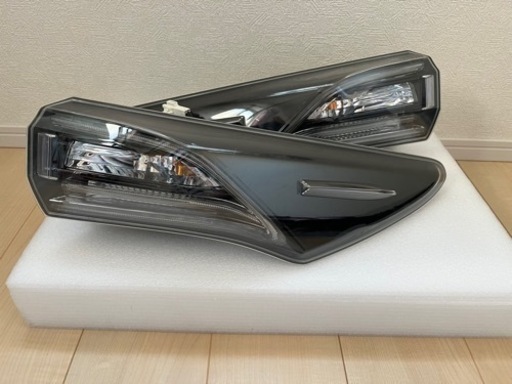 トヨタ　純正ハリアー60系テールライトセット