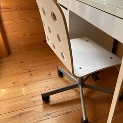 IKEA勉強机の画像