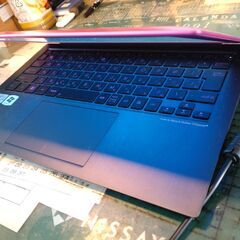 ASUS Zenbook Ci5 4GB M.2 SSD の画像