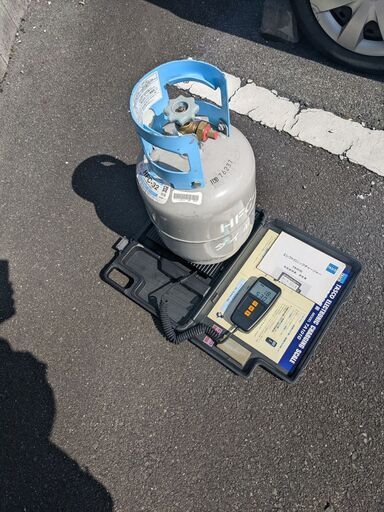 エアコンガスR32　アダプター付けておきます