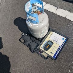 エアコンガスR32　アダプター付けておきます