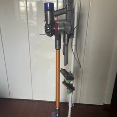 dyson v8 fluffy extra ダイソン　スタンド付き