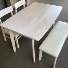 ● ダイニングテーブルセット、4人用
