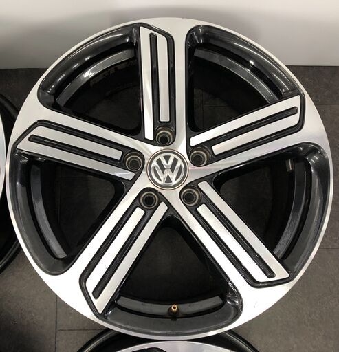 【売約済】Volkswagen　フォルクスワーゲン　ゴルフ　7.5J×18　オフセット49