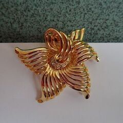 【値下げ】大判スカーフ・長方形（ブローチ付き）の画像