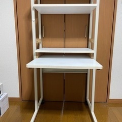 パソコンデスク（出来れば引き取りに来て頂ける方）