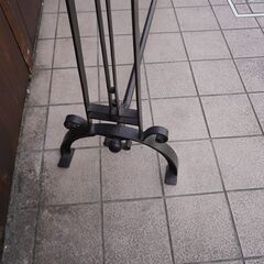 BrooklynstyleDepart（ブルックリンスタイルデパート）のハンガーラックです。クラシカルなフォルムとアイアンの質感が重厚感を放つコートハンガーは店舗什器にもおススメです。CC116の画像