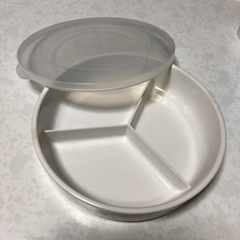 蓋付き食器の画像