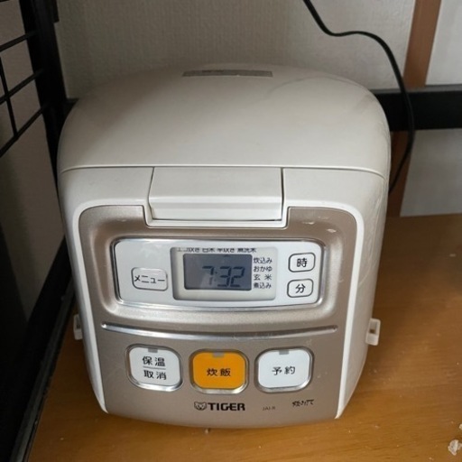 炊飯器　3合
