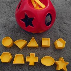知育玩具とタンバリン