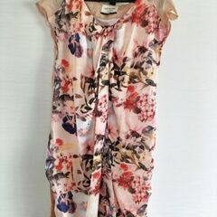 華やか膝丈ワンピース　各1000円の画像