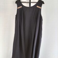 華やか膝丈ワンピース　各1000円の画像