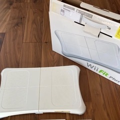Wii本体、ソフト、リモコン各種、Wii fit Plus セットの画像