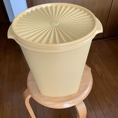 タッパーウェア　黄色　
