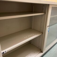 書庫を無料で引取ってくれる方をお探ししています！！