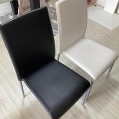 ニトリダイニングチェア黒２脚（白は売り切れました）