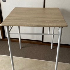 テーブル