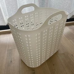 ニトリ　ランドリーバスケット　洗濯カゴ