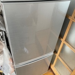 シャープ冷蔵庫の画像