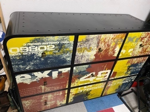 ブリキ調のオシャレ収納タンス