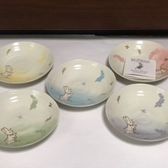 ピーターラビット　カゴと小皿5枚セットの画像