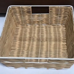 ピーターラビット　カゴと小皿5枚セットの画像