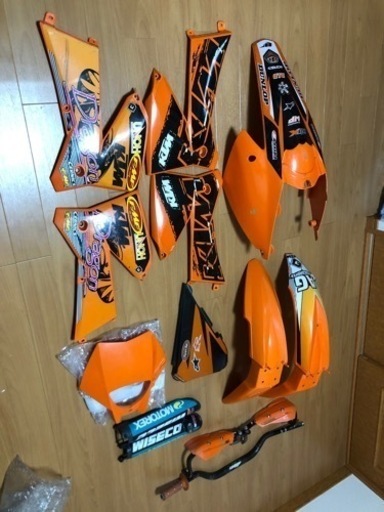 KTM exc 250外装パーツ売ります。