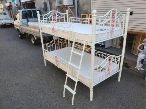 かわいい二段ベッド