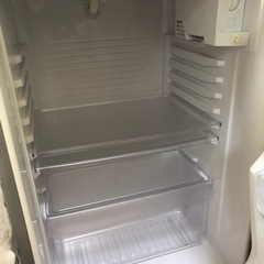 AQUA冷蔵庫　単身、2人くらい用の画像