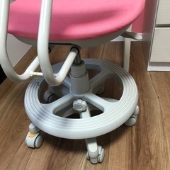 小泉　コイズミ　子供勉強椅子　二つありますの画像