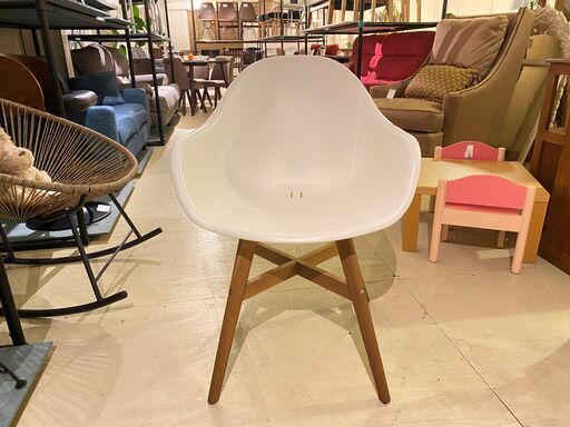 宇都宮でオシャレな家具を探すなら『オトワリバース！』IKEA イケア アームチェア 椅子 ホワイト ナチュラル 中古品
