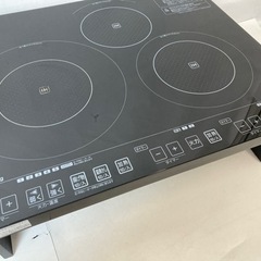 【3/12確約済み】【🥘🍲3口タイプ‼️】アイリスオーヤマ 3口IHクッキングヒーター 土台付きの画像